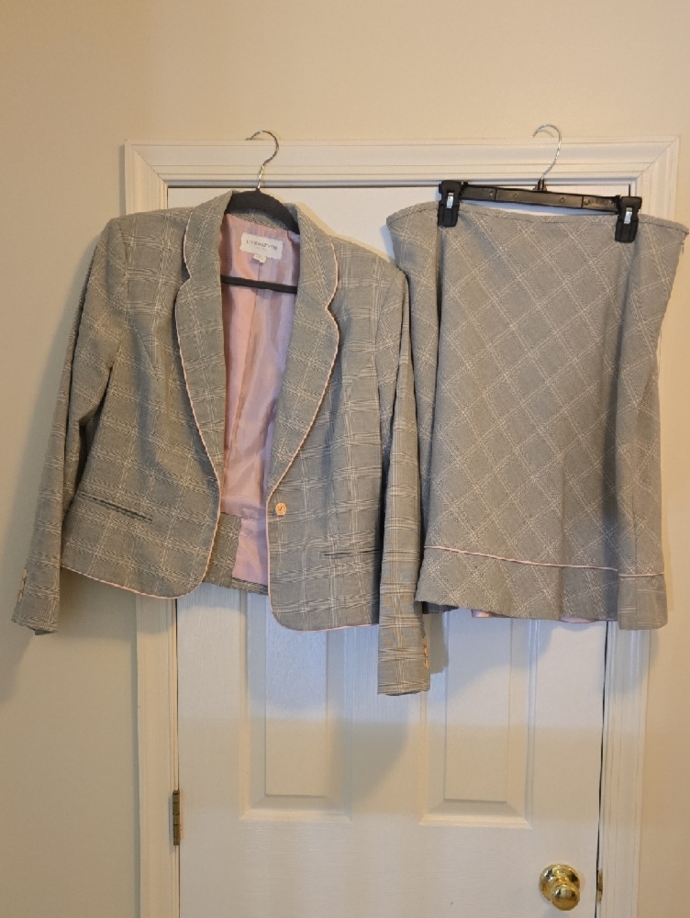 Liz Claiborne Gray Plaid Blazer and Skirt Set with Pink Lining